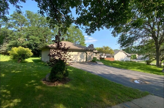 Building Photo - 3121 Carefree Dr