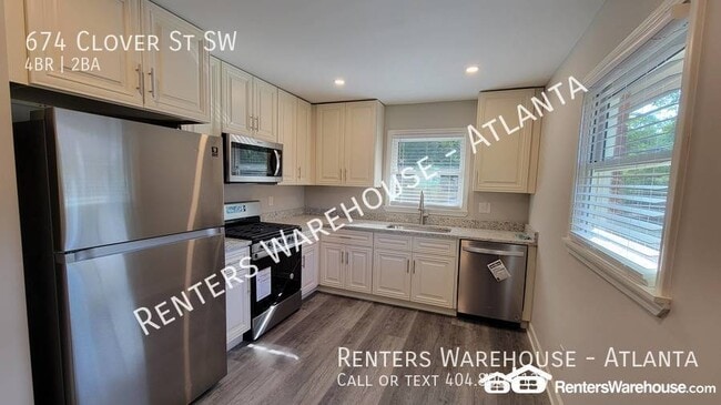 Building Photo - Spacious 4 Bedroom Brick home w/ Full Base...