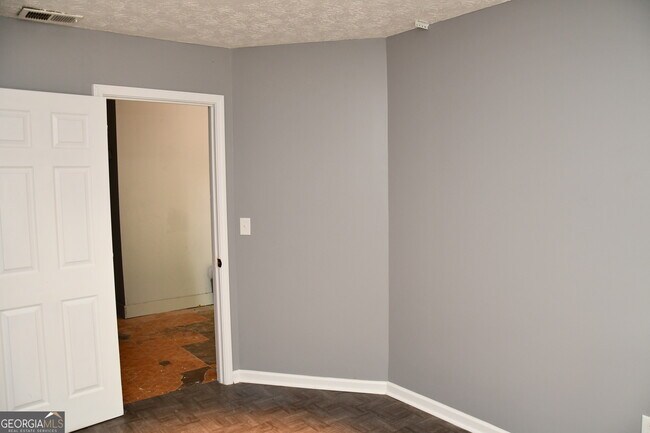 Building Photo - 5932 Homestead Cir