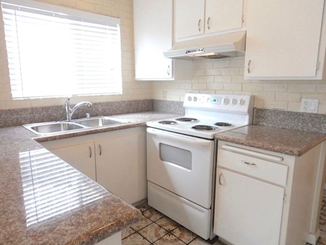 Building Photo - 5553 Adobe Falls Rd