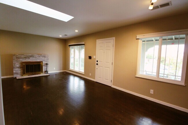 Building Photo - 3bd/2ba + Large Sutdio! Tastefully Remodel...