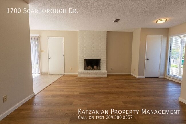 Building Photo - 3 Bedroom 2 Bath Remodeled Lodi Duplex