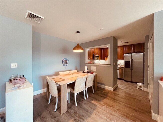 Foto del edificio - 318 Rindge Ave