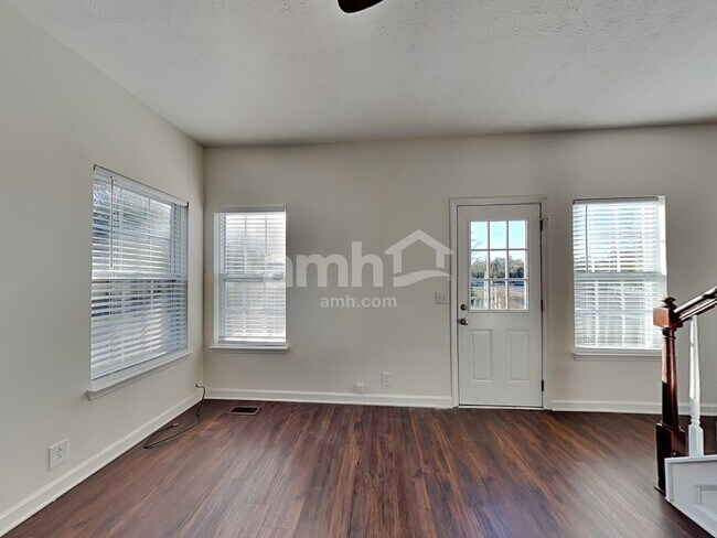 Foto del edificio - 2805 River Bend Dr