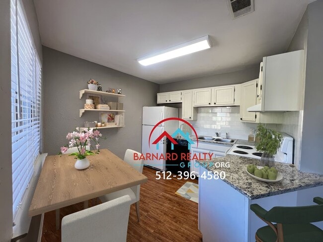 Building Photo - 1632 Post Rd