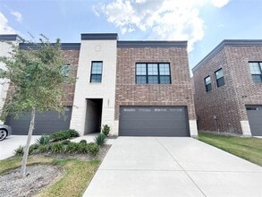 Building Photo - 2041 Layla Dr