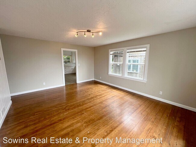 Building Photo - 2 br, 1.5 bath House - 631 W. Marine Dr.