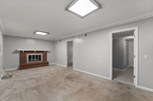 Foto del edificio - 4-bedroom, 2-bath home in the sought-after...