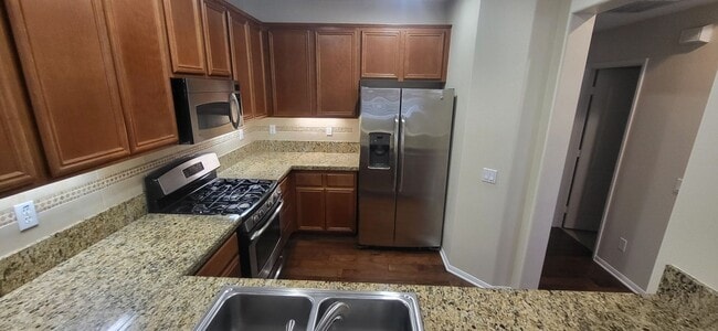 Building Photo - Gorgeous Harveston Townhome