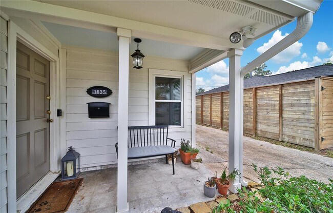 Building Photo - 1635 Althea Dr