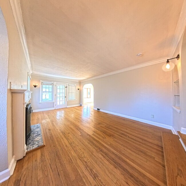 Foto del edificio - 3 Bedroom 3 Bathroom Home in Des Moines