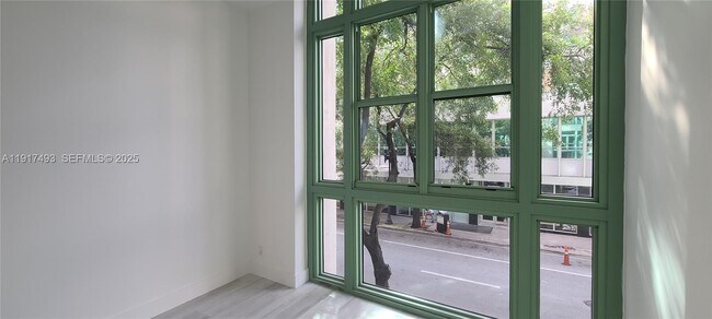 Foto del edificio - 111 E Flagler St