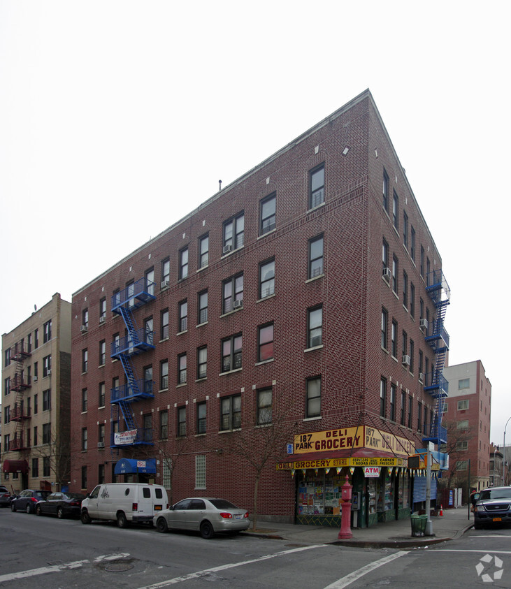 Foto principal - 444 E 187th St