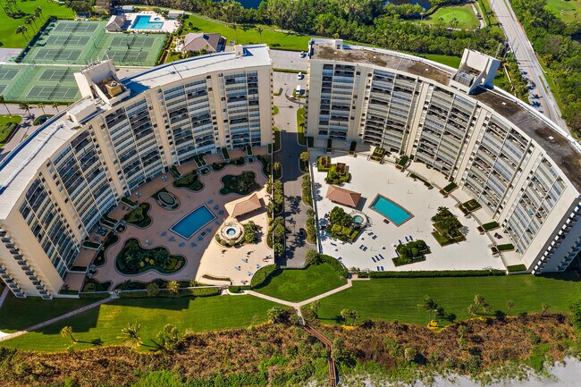 Foto del edificio - 300 Ocean Trail Way
