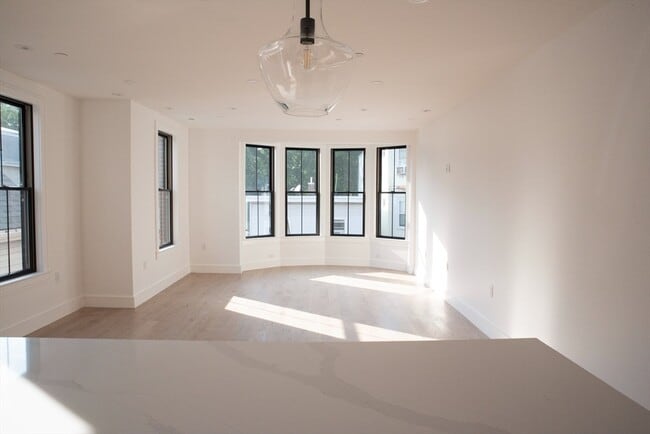 Foto del edificio - 57 Saratoga St