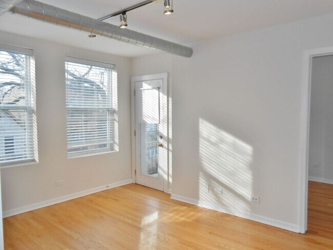 Foto del edificio - 2520 W Leland Ave