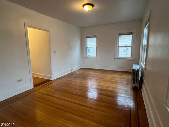 Foto del edificio - 35 Elmwood Ave