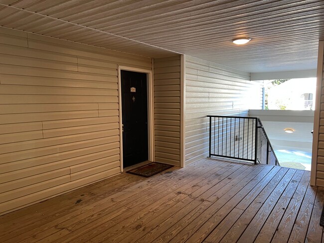 Building Photo - Spacious 2B/2B Renovated Condo - The Reserve in Bluffton - No July Rent!!