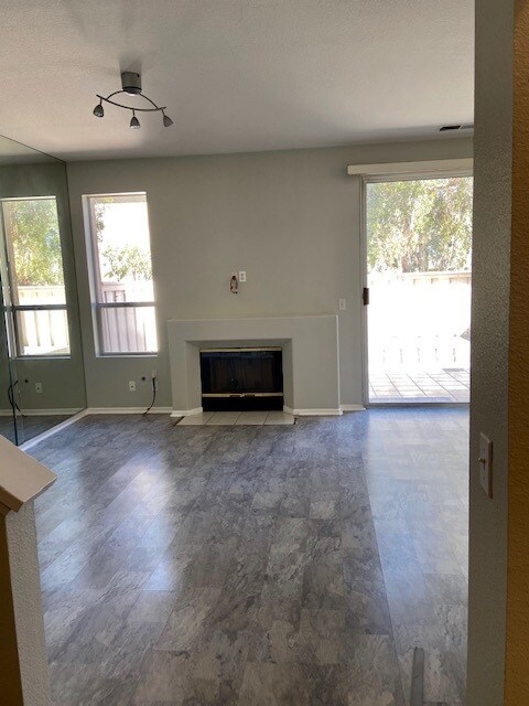 Building Photo - 2300 Lago Ventana