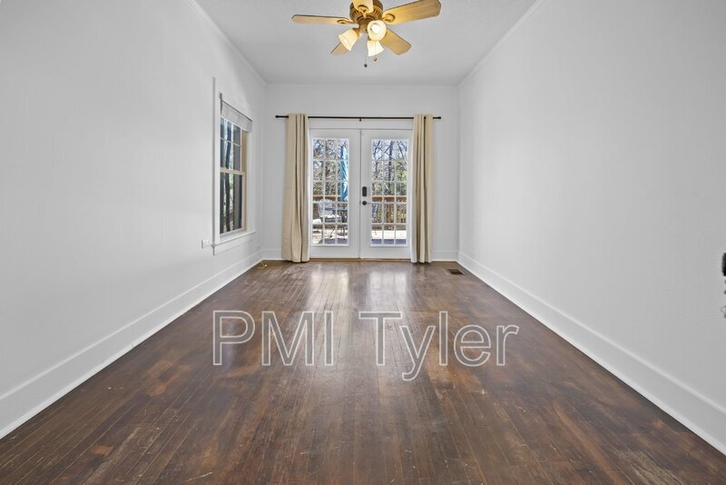 Foto principal - 210 E Dobbs St