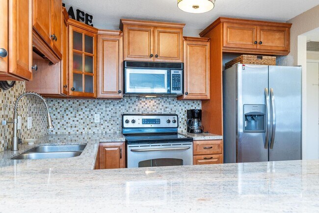 Building Photo - 3725 S Ocean Dr