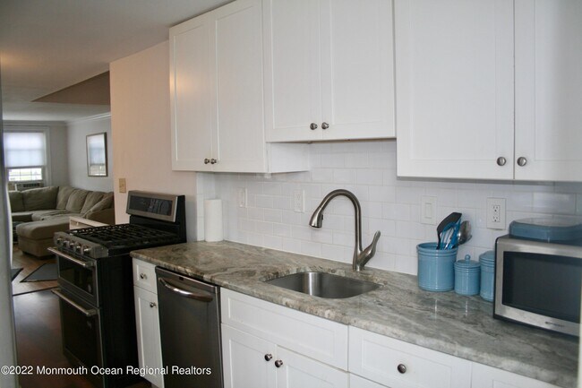 Foto del edificio - 811 Shore Rd