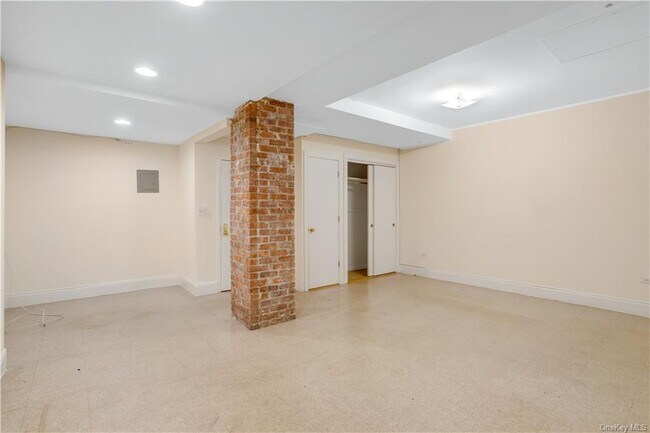 Building Photo - 254 Martine Ave