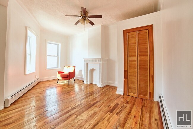 Building Photo - **Sensational Spacious Newly Renovated 3 B...
