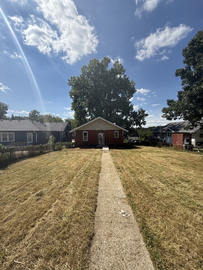 Building Photo - 2319 SW 9th St