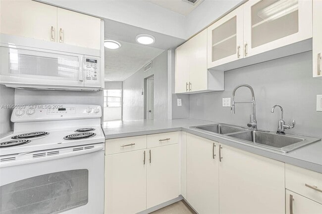 Foto del edificio - 1715 NE Miami Gardens Dr