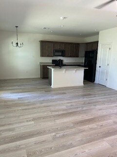 Foto del edificio - 41333 Rosewood Ln