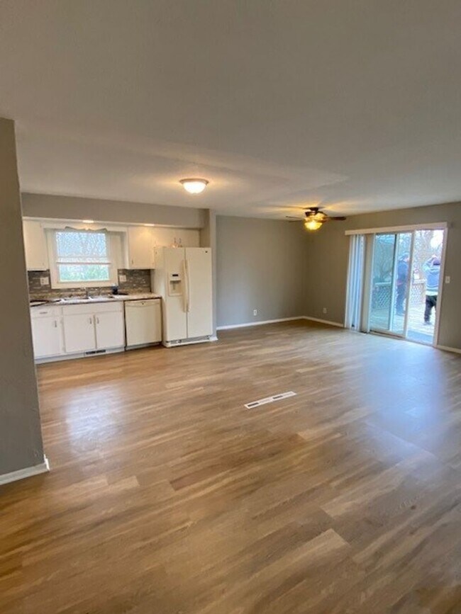 Foto del edificio - 311 Weathering Dr