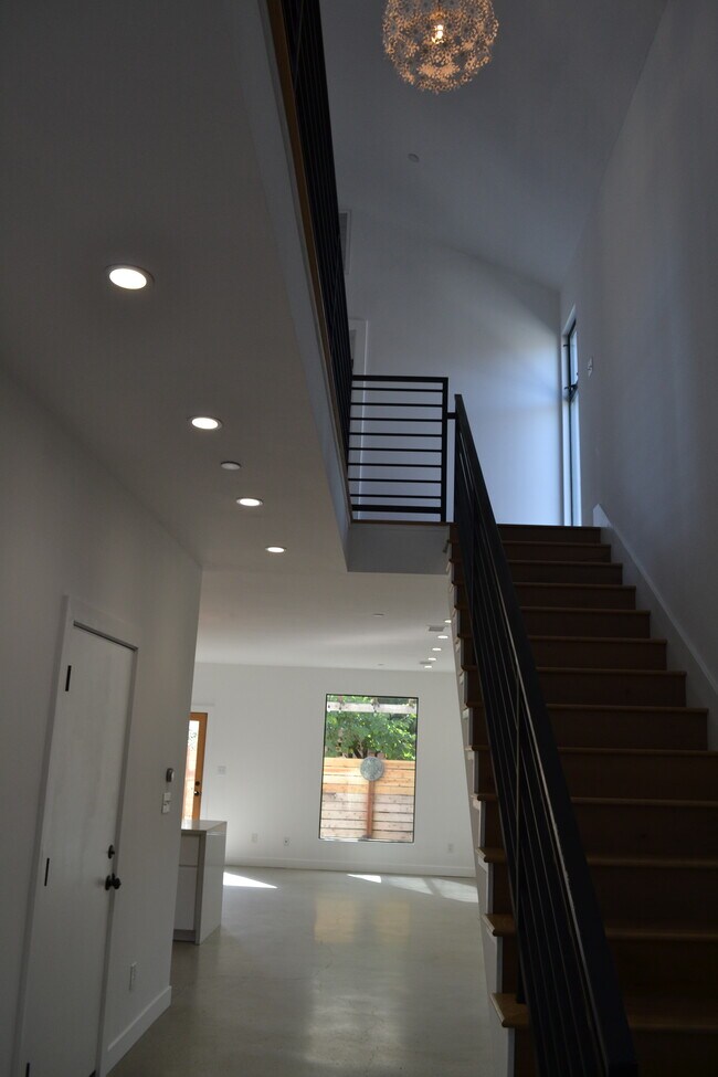 Entrance - 2015 Workman St