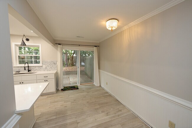 Building Photo - 3719 Jamestown Cir