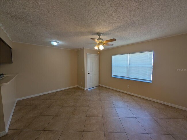 Foto del edificio - 6415 S Roberts Ave