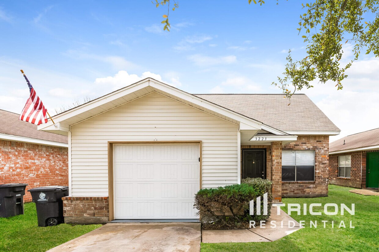 Foto principal - 3223 Kelling St