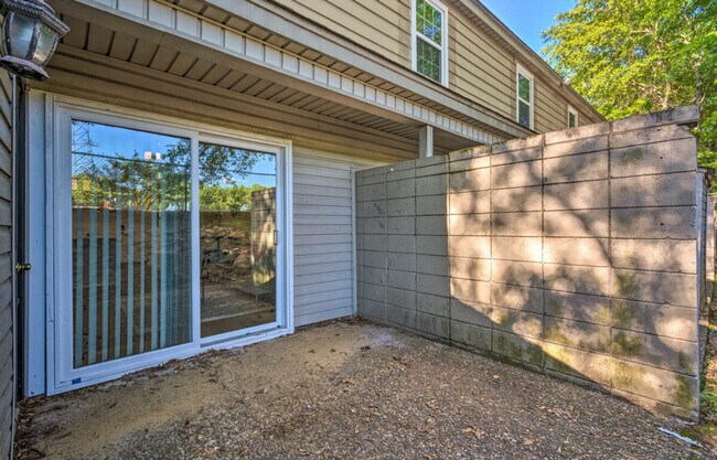 Foto del edificio - 805 Bishop Warren Dr