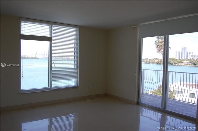 Building Photo - 10350 W Bay Harbor Dr