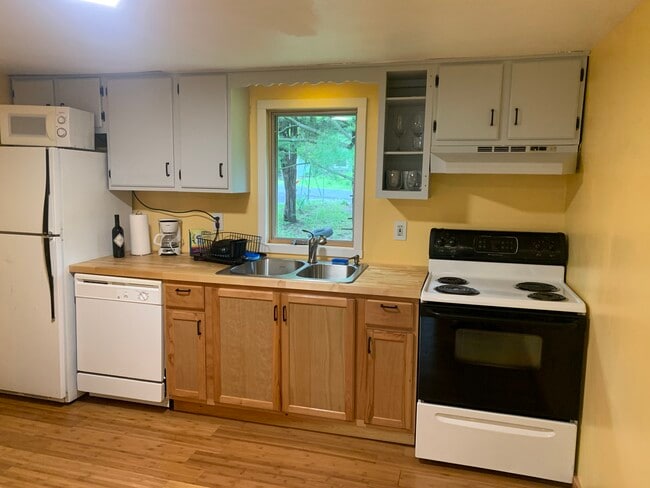 Building Photo - 106 Pineview Ter