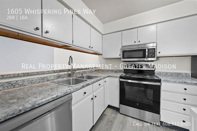 Foto del edificio - 1605 Whispering Pines Way
