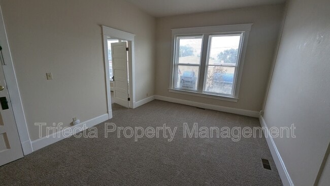 Building Photo - 202 1st St