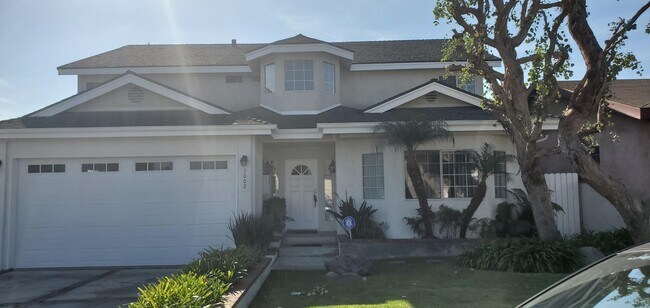 Building Photo - 5002 W 140th St