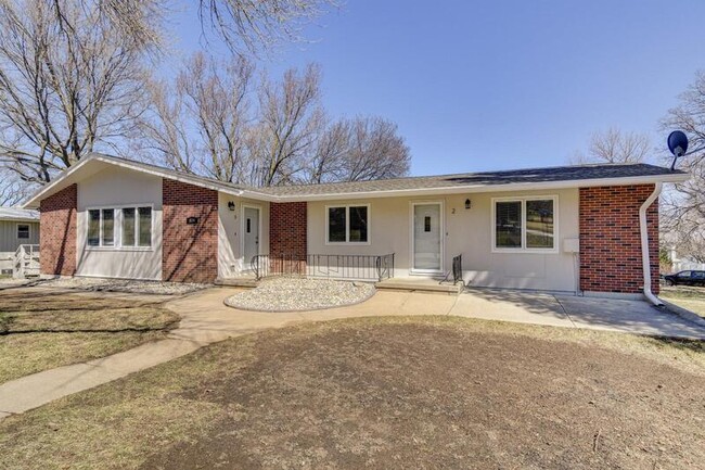 Building Photo - 804 N 28th Ave