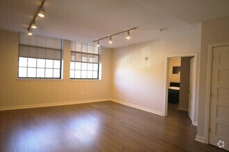 Building Photo - 1245 Adams St