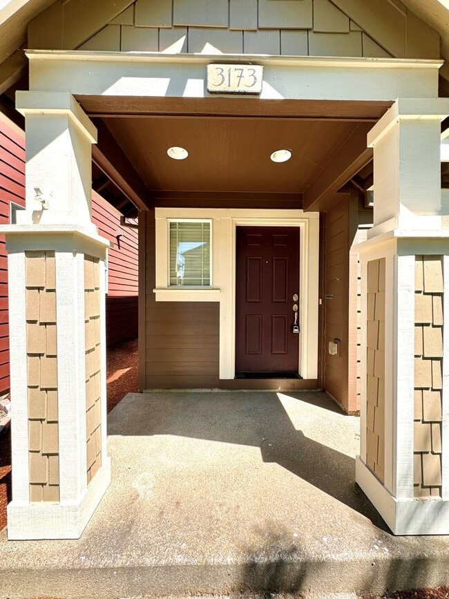 Building Photo - Beautiful Pet Friendly South Corvallis Home