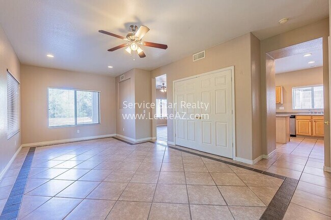 Building Photo - 40802 N Columbia Trail