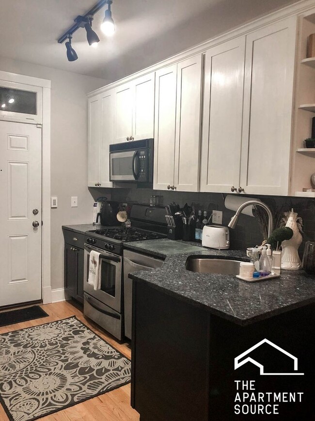 Building Photo - 4808 N Paulina St