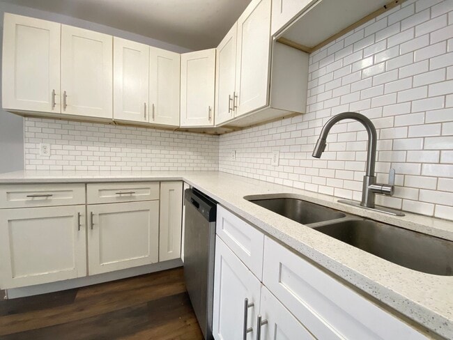 Foto del edificio - 3 Bedroom Home With Central Air