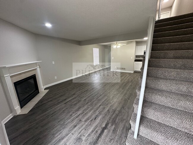 Building Photo - 101 NE Dogwood