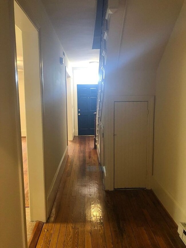 Building Photo - Spacious 3-Bed 3-Bath on Cary St.